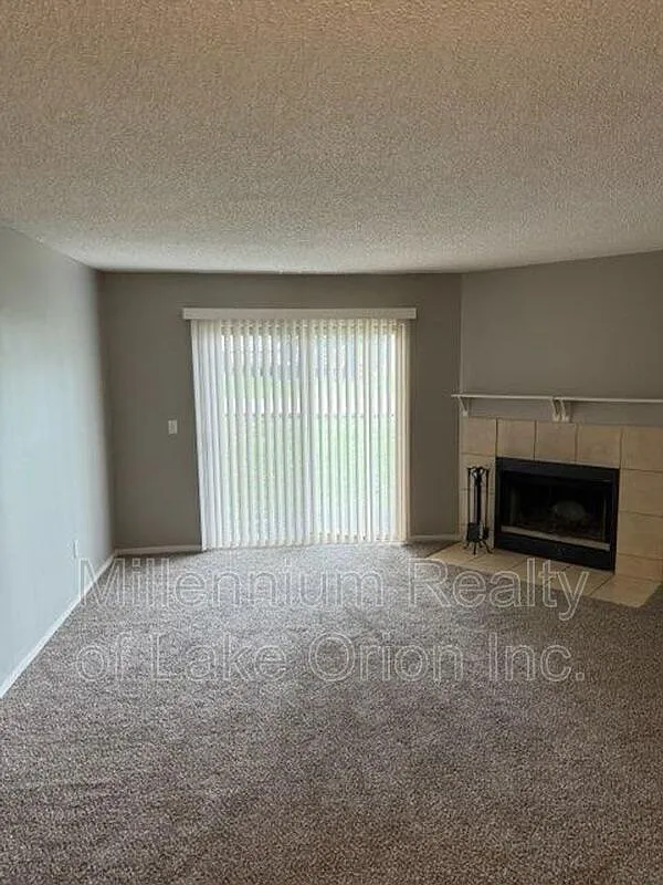 1 bed, 1.0 bath, 690 sqft, $1,050 — Photo 3