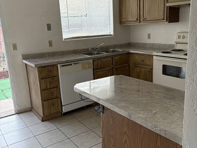 433 Avenida Garza #C — Photo 15