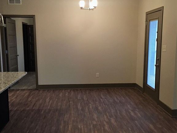 4th image of 556 Emmett Ave APT 05