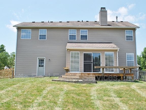 2nd image of 605 SE Shiloh Dr