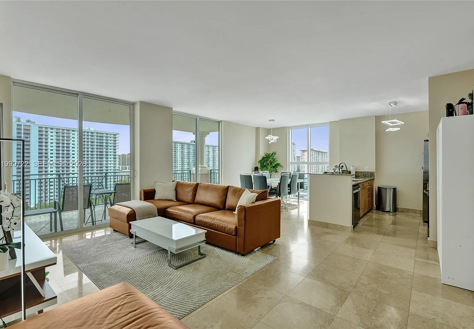 King David Of Sunny Isles — Photo 1
