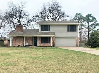 121 Old Angleton Rd, Lake Jackson, TX 77566