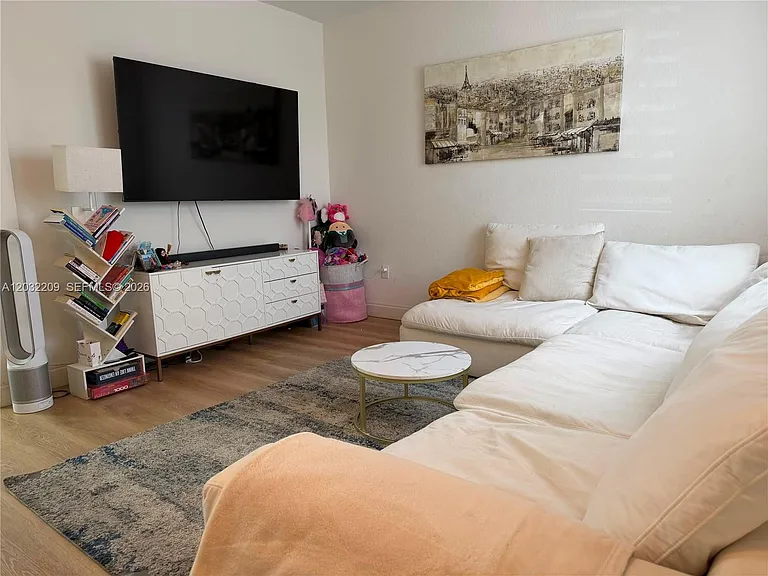 20731 NE 7th Pl #20731 — Photo 13