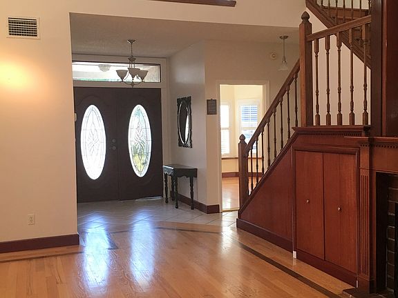 4th image of 688 Remington Oak Dr