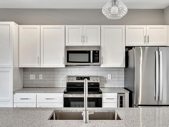 4th image of 1000 Zenith Ln #1101