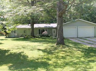 211 Huntington Rd, Houghton Lake, MI 48629