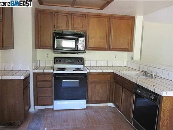 3rd image of 4100 Hanford St