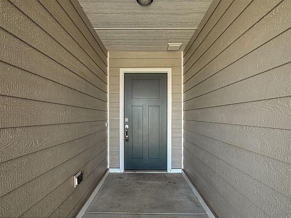 2nd image of 13512 Arrowhead Blvd