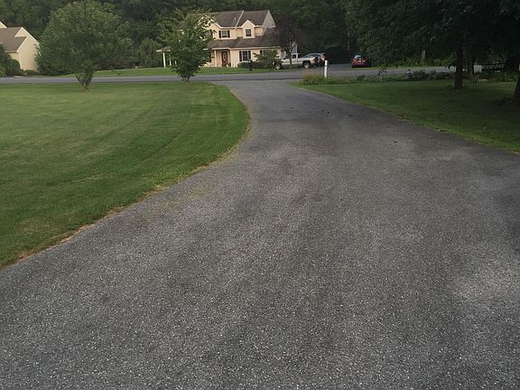 4th image of 4 Schoolhouse Ln
