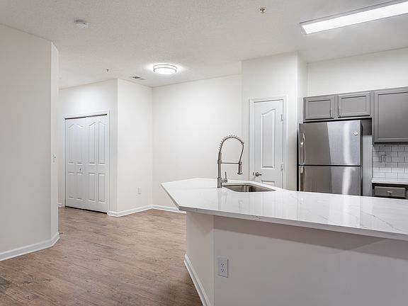 5th image of 100 Peyton Pl SW #2-2103