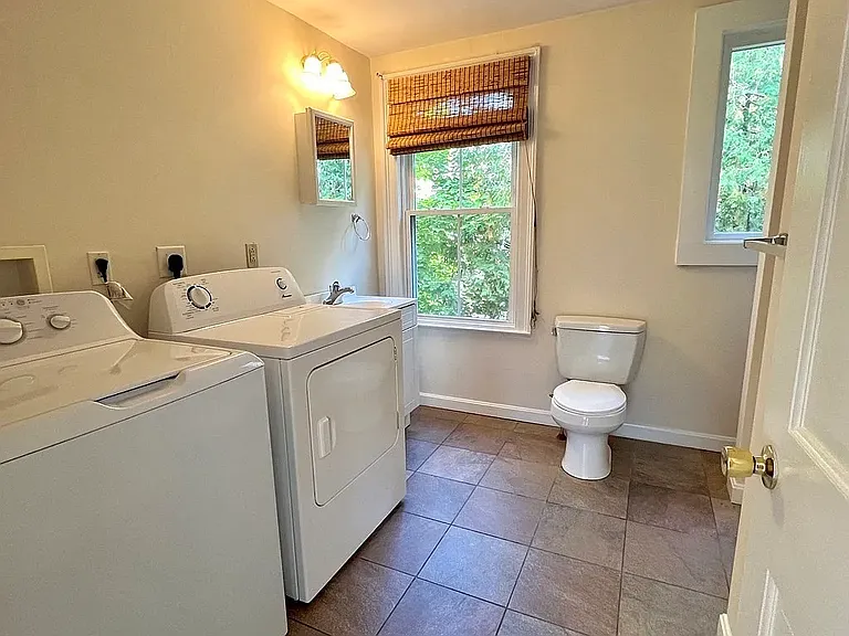 1025 Main St #2 — Photo 8