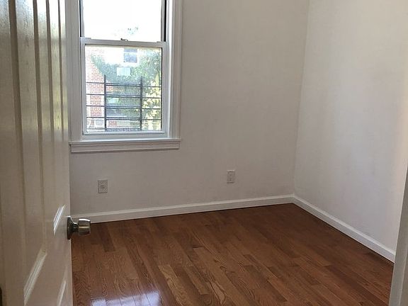 4th image of 4317 48th St APT 2P