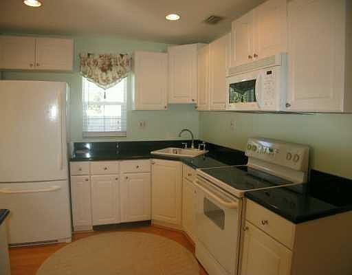 3rd image of 332 SW 20th St