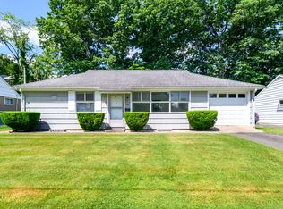 34 Hearthstone Ct, Stamford, CT 06902