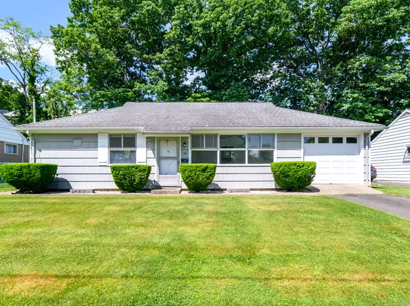 34 Hearthstone Court, Stamford, CT 06902