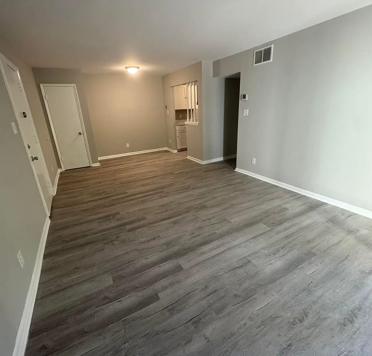 1 bed, 900 sqft, $1,100 — Photo 4