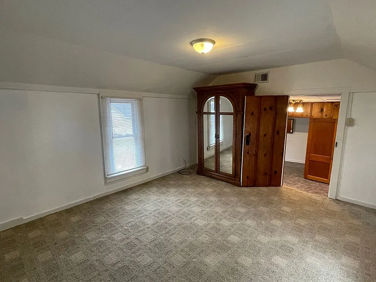 806 E Center St — Photo 21