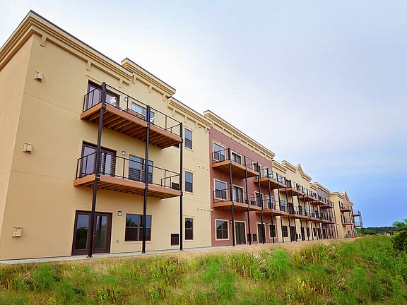 2nd image of 4740 Keystone Xing #106