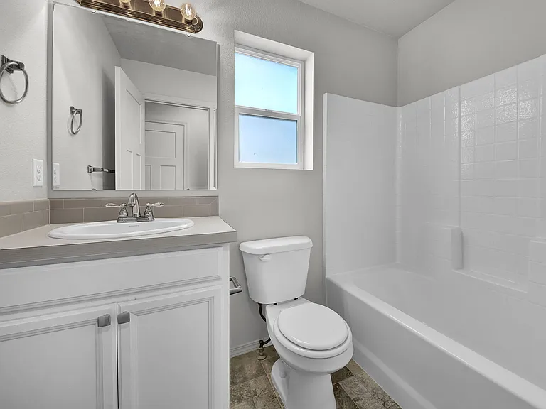 2232 N Greenville Ave — Photo 25