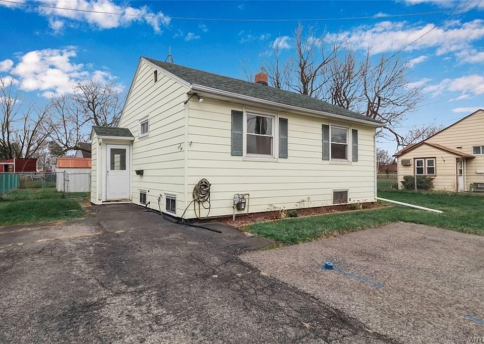 1st image of 32 Elkhurst Dr