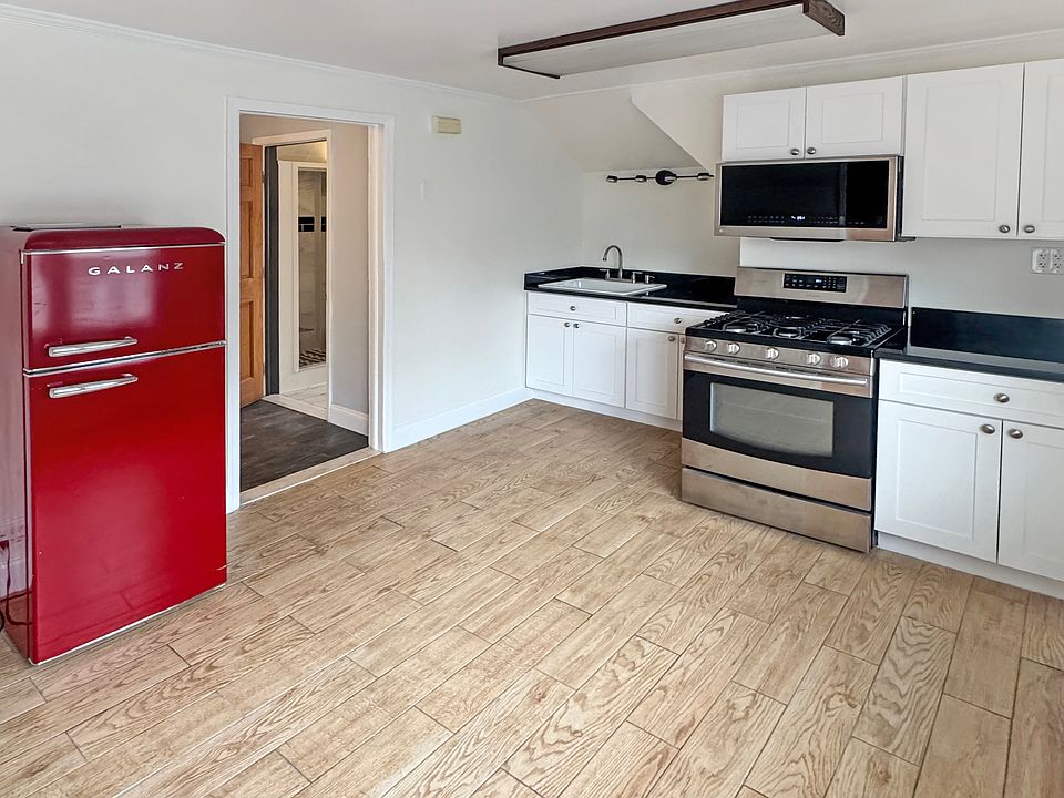 KITCHEN (DIFFERENT ANGLE)