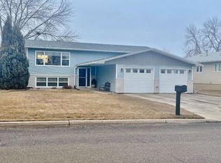 619 17th Ave SE, Minot, ND 58701