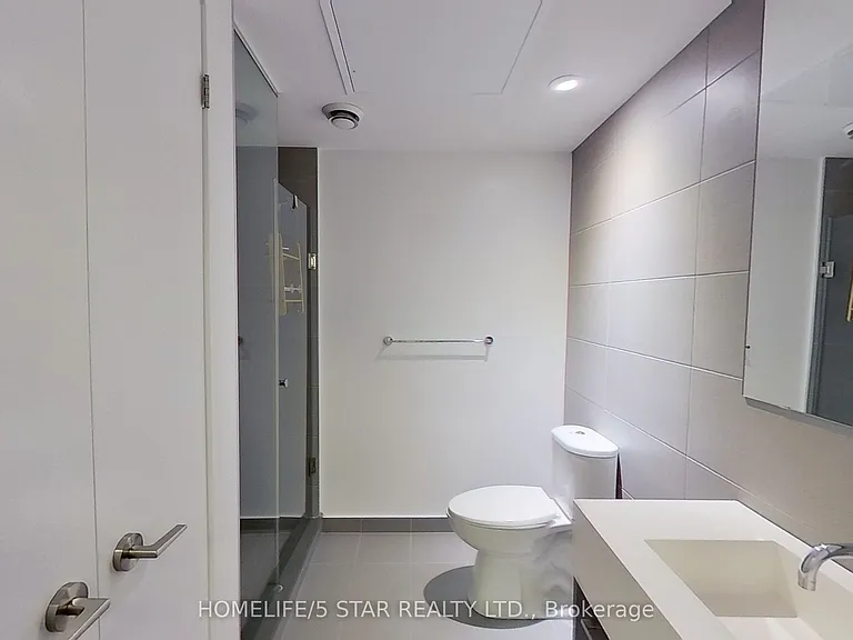 560 King St W #618 — Photo 12