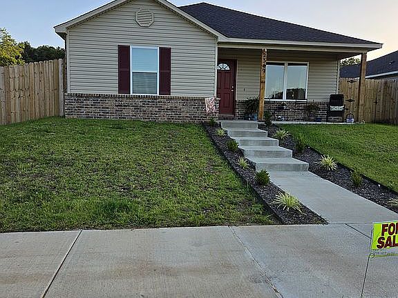 Larger corner lot, 2 fenced 
