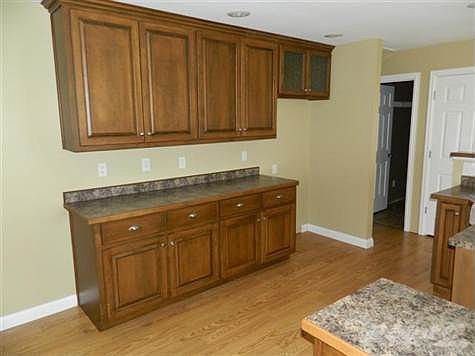 3rd image of 103 Venetia Ln