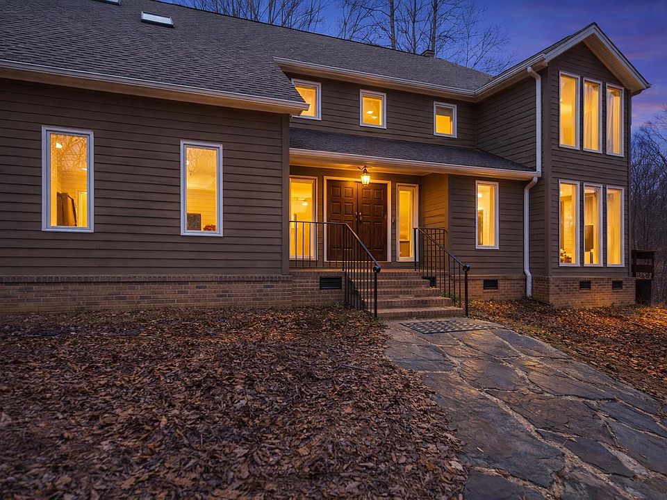 1st image of 3401 Seven Springs Rd