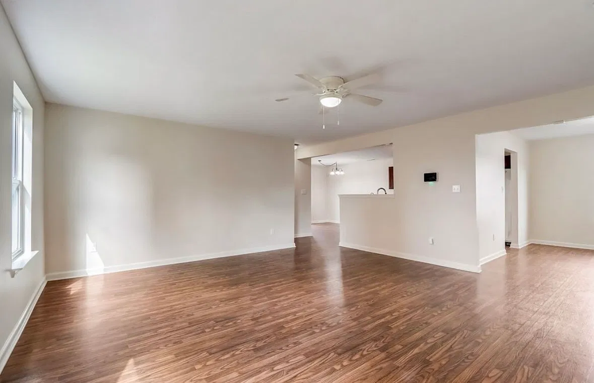 5 bed, 2605 sqft, $2,475 — Photo 2