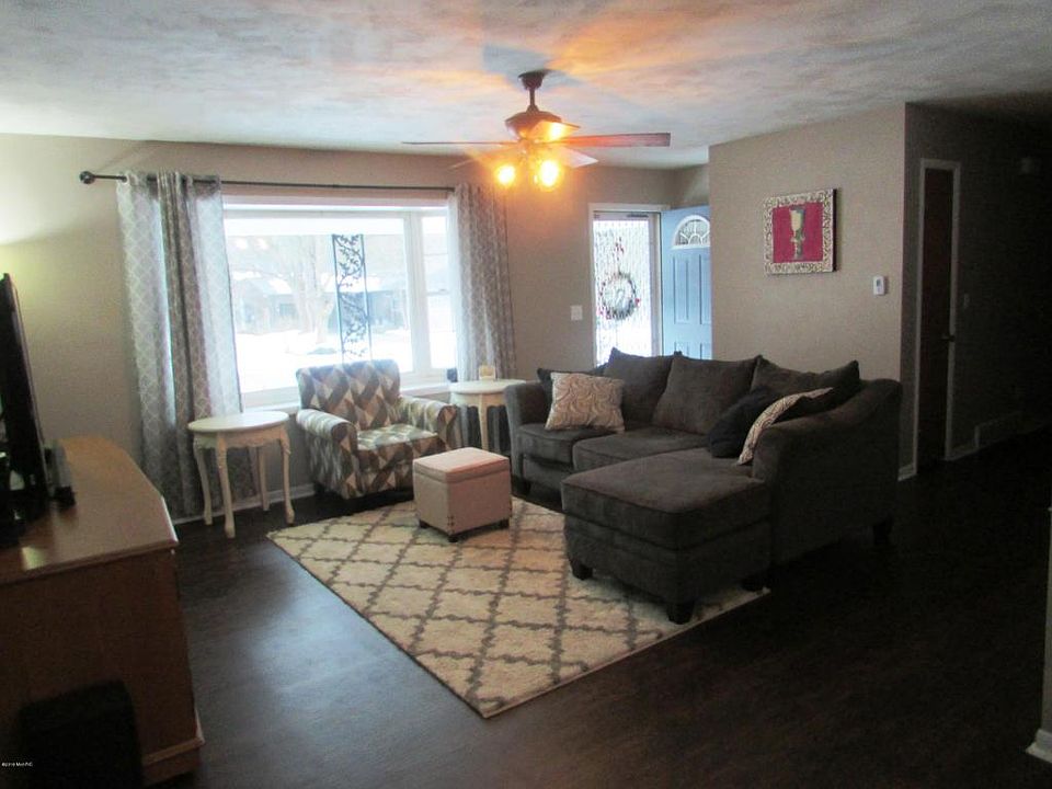 1st image of 330 Eaton St