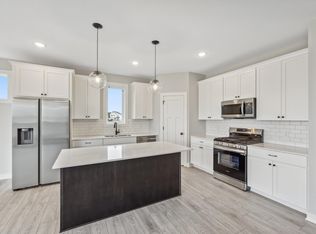 2141 Westpointe Dr, Hastings, MN 55033