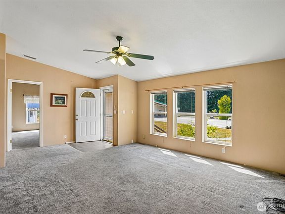 3rd image of 2102 Abernethy Road NE