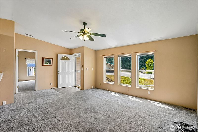 3rd image of 2102 Abernethy Road NE