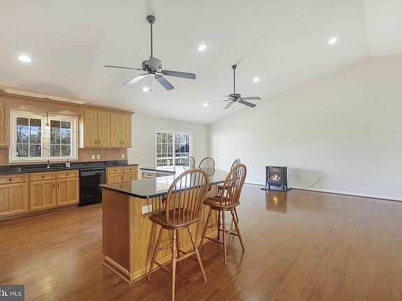 4th image of 38433 Green Gables Ct