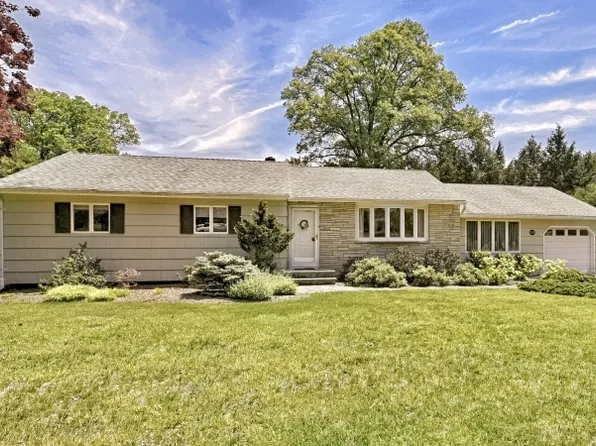 226 Emily Dr, Park Ridge Boro, NJ 07656