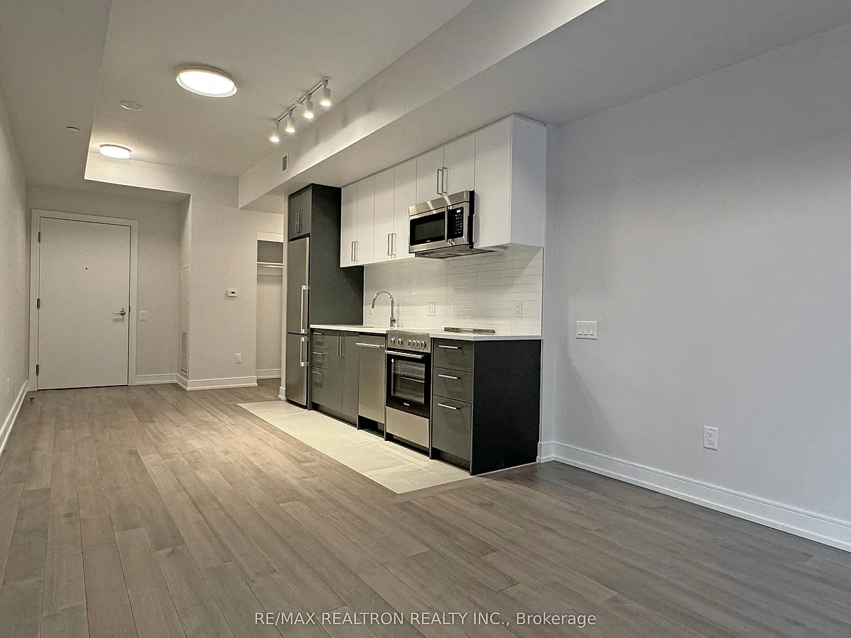 Building Photo - 2525 Bathurst St #202