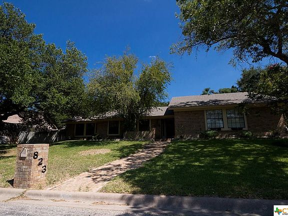 3rd image of 823 Woodside Dr