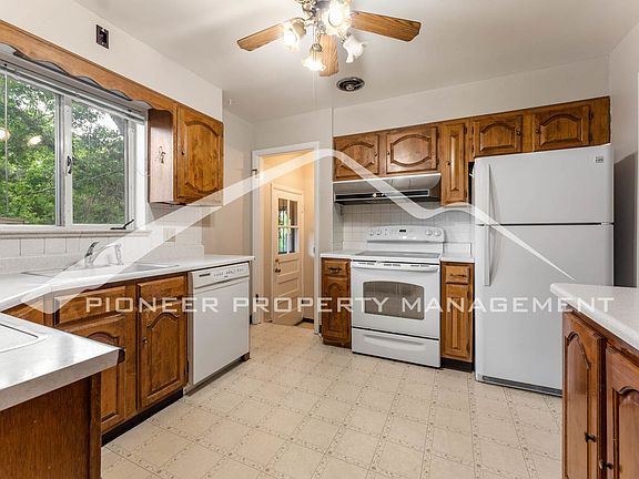 5th image of 2685 S Josephine St