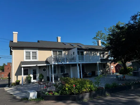 26 Willow St #28, Cheshire, CT 06410
