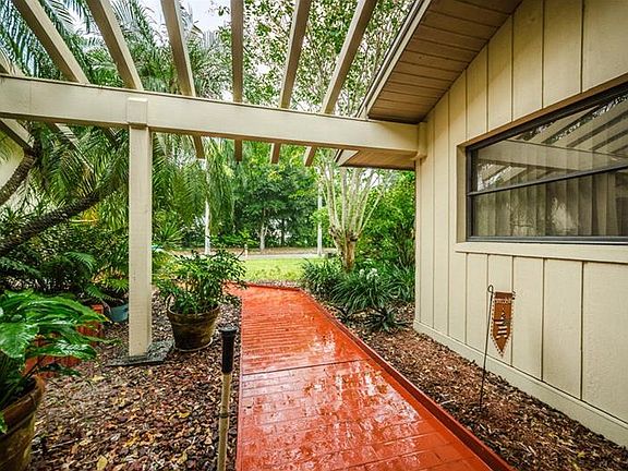 3rd image of 2096 Hidden Lake Dr