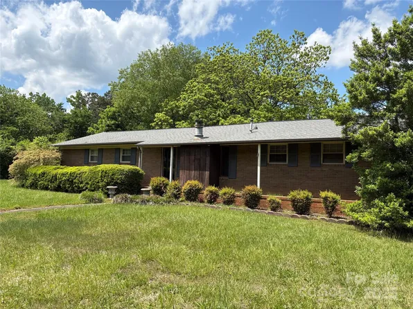 947 Ravendale Dr, Charlotte, NC 28216