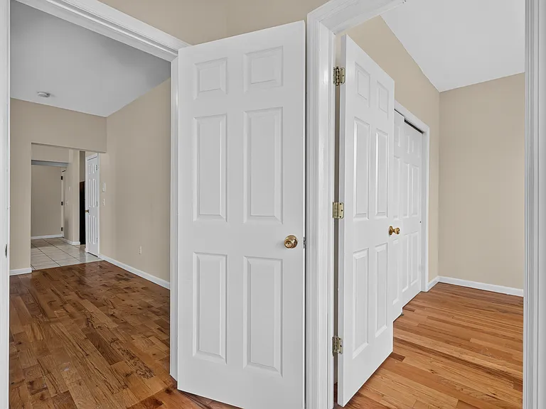 21 Robert Pl #2R — Photo 21