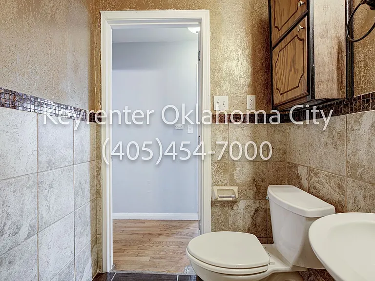 1622 W Britton Rd — Photo 27