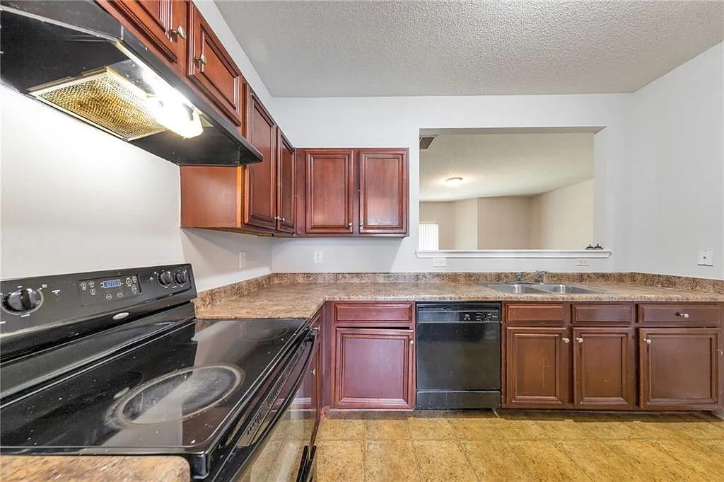 3 bed, 2.5 bath, 1544 sqft, $1,695 — Photo 2