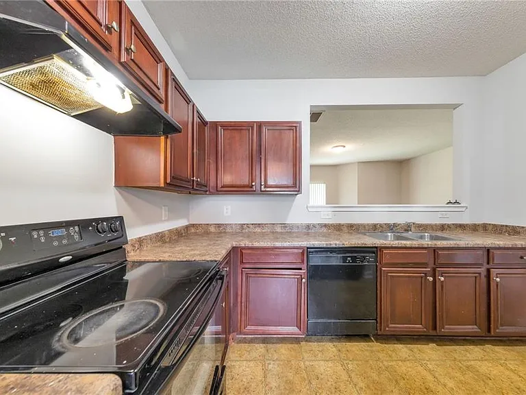 2306 Bigwood Trl — Photo 2