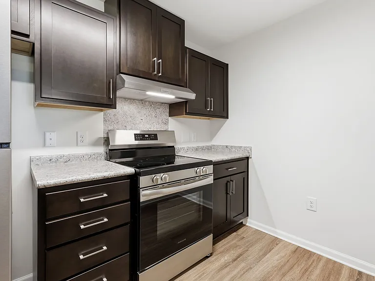 Oak Terrace — Photo 23