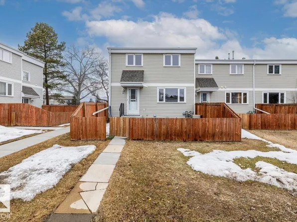 12 C Castle Ter NW, Edmonton, AB T5X 2E6