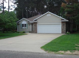 611 Oakwood Ave, Plover, WI 54467